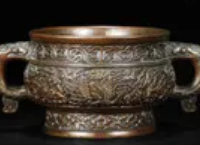 “云间胡文明制”六字二行篆书款